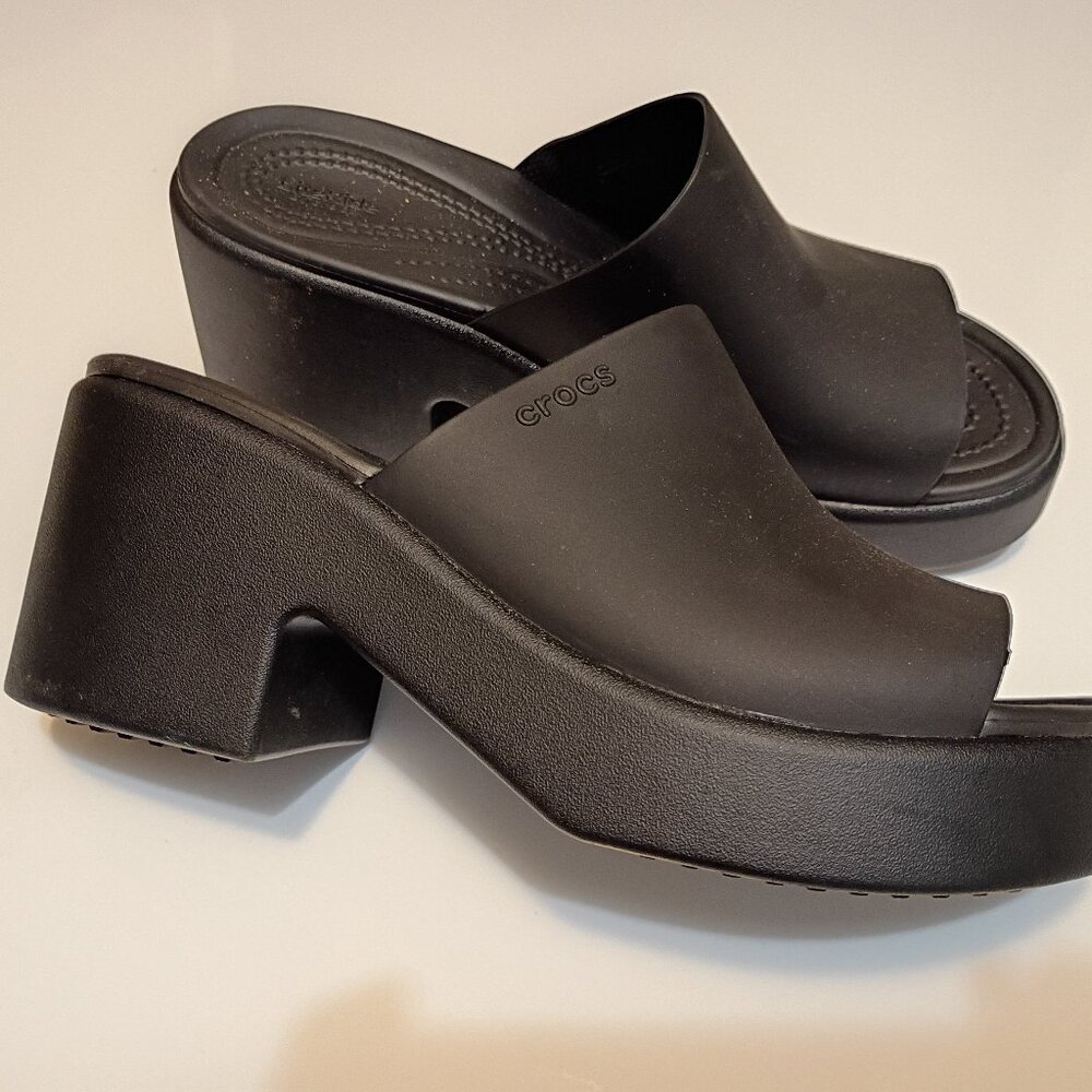 Crocs sandals black chunk heel size 7 cushion soles